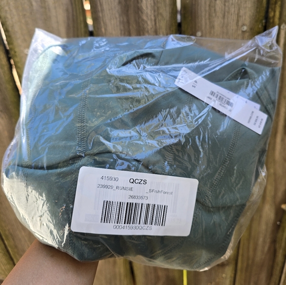 NWT VS Pink Ultimate Runsie - Picture 8 of 8